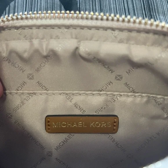 Michael Kors ‘Connie’ Crossbody Camera Bag - Picture 4 of 16